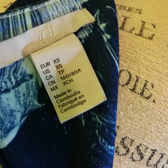 FREE xs H&M Watercolor Blue Dress - Picture 7 of 9